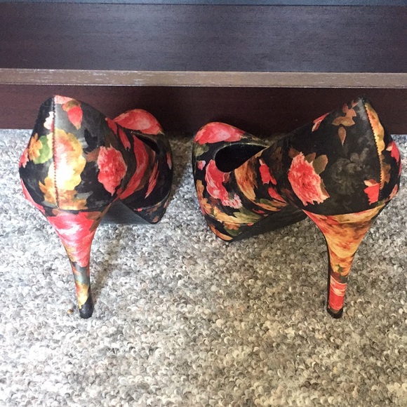 Le Château Heels - Picture 2 of 4